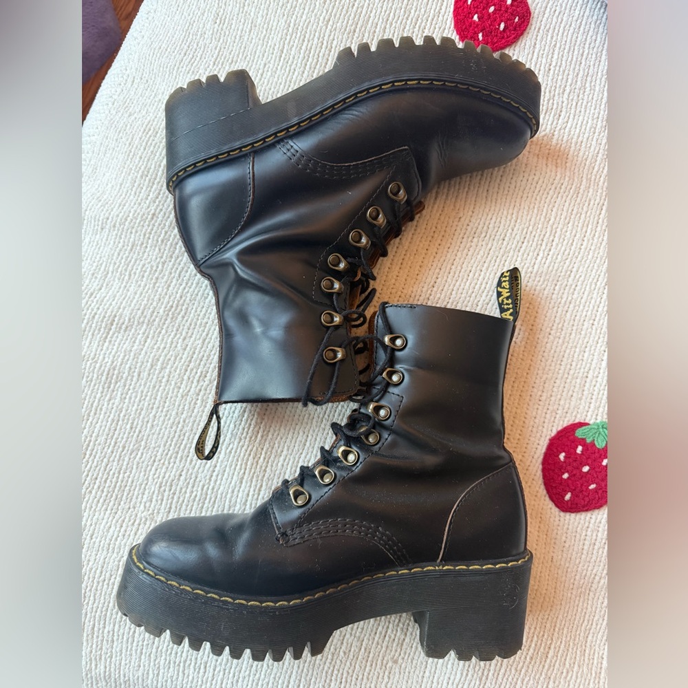 Leona Leather heeled Lace-Up Boots Dr Martens